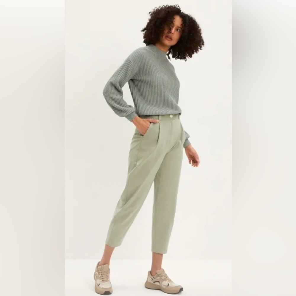 Frank & Oak The Amelia Barrel Fit Pant in Silver Green